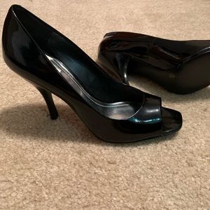 BCBG peep toe pump